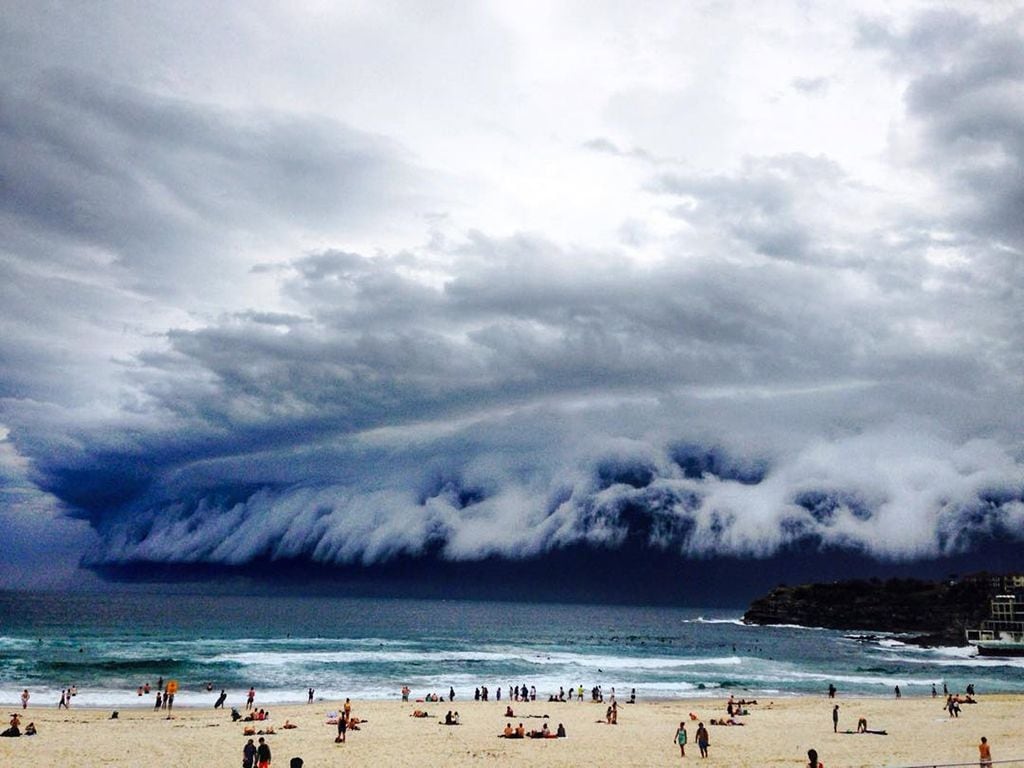 La ‘nube tsunami’ que dejó sin habla a los bañistas