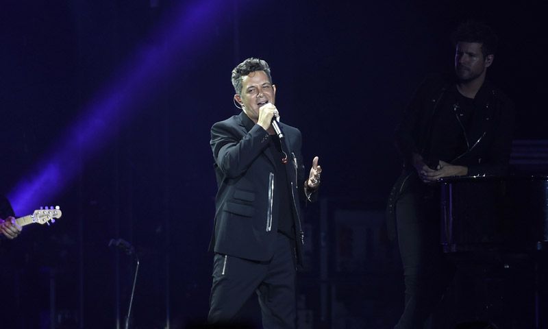 Sara Carbonero, Iker Casillas, Eva González, Eugenia Martínez de Irujo.... en el concierto más especial de Alejandro Sanz