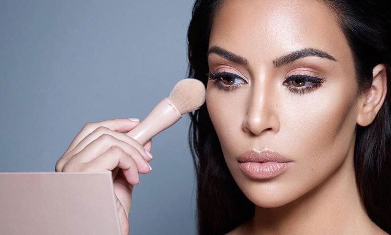 Las 4 técnicas de maquillaje que han hecho universal el canon de belleza de las Kardashian