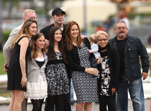 La familia Travolta con sus fans
