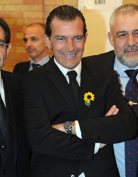 Antonio Banderas celebra en su querida Málaga una cena solidaria rodeado de amigos