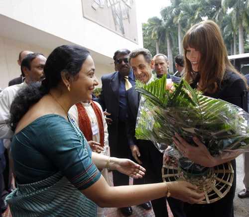 Muchos ciudadanos mostraron su cariño a la Primera Dama regalándole un bonito ramo de flores.