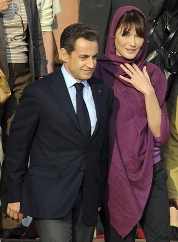 Carla Bruni, acompañada por Nicolás Sarkozy, quedó asombrada con la majestuosidad del Taj Mahal.