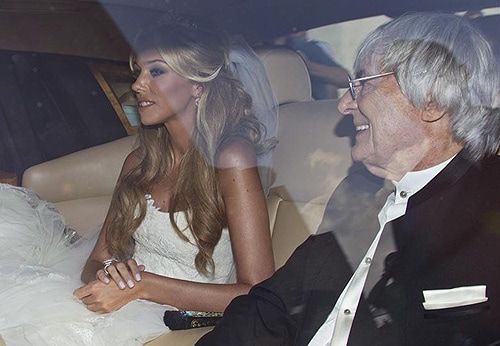 Petra Ecclestone, acompanhada por seu pai Bernie, o dia de seu casamento