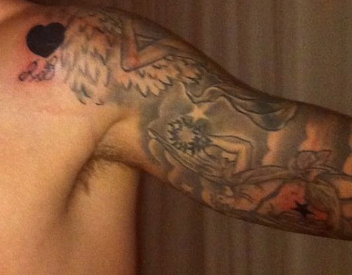 Guti se ha tatuado las iniciales de su actual pareja, Romina Belluscio.