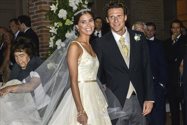 El futbolista uruguayo Diego Forlán y Paz Cardoso se casaron por la Iglesia este miércoles en Montevideo (Uruguay)