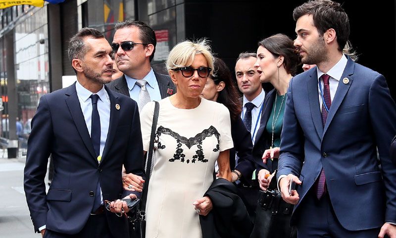 El ¿desafortunado? estampado lencero de Brigitte Macron
