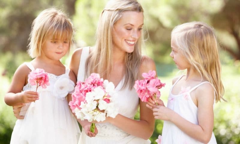 Consejos para 'sobrevivir' a una boda veraniega cuando eres la invitada