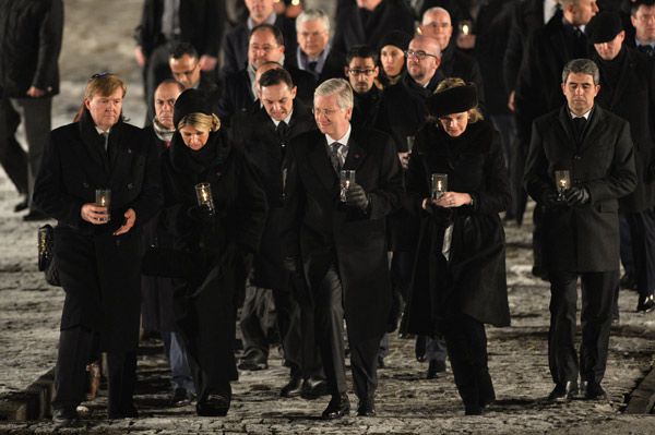 Guillermo y Máxima de Holanda, Felipe y Matilde de los Belgas y Guillermo y Stephanie de Luxemburgo recuerdan Auschwitz