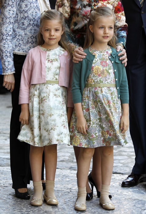 La Reina, los Príncipes de Asturias con sus hijas y la Infanta Elena asisten a la misa de Pascua en Palma