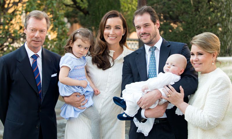 La Familia Gran Ducal de Luxemburgo celebra el bautizo del príncipe Liam en el Vaticano