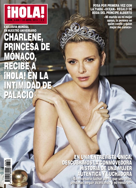 Charlene, księżna Monako otrzymuje HELLO!  w zaciszu pałacu