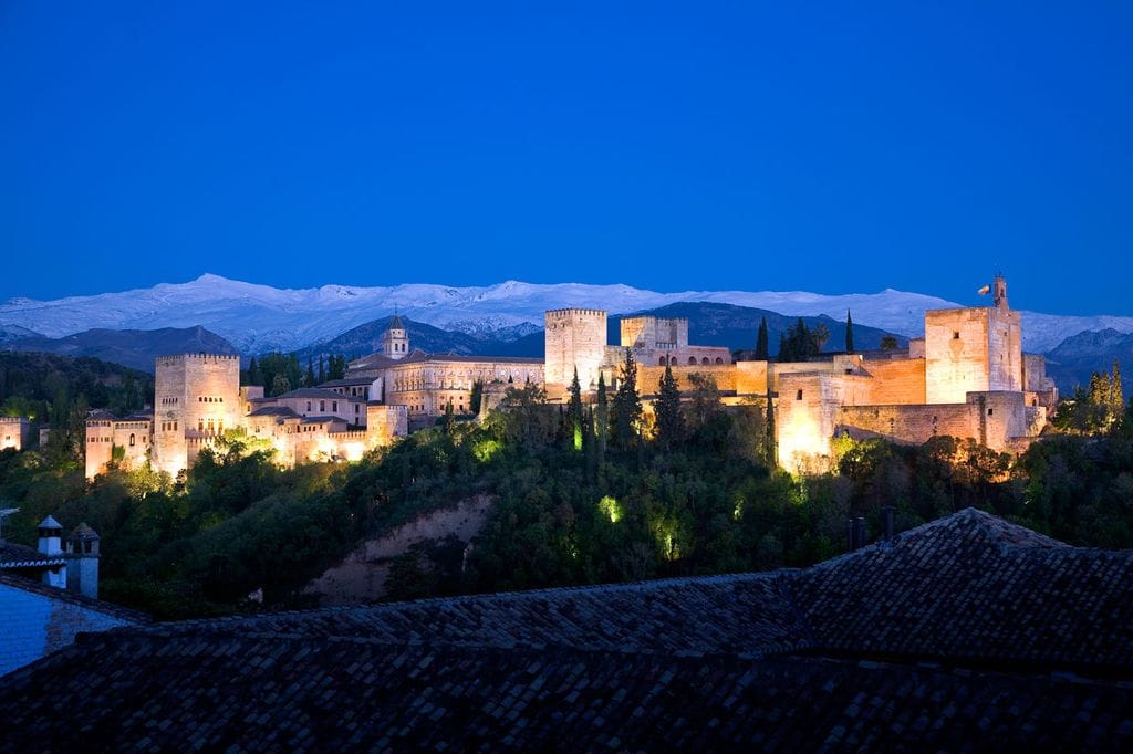 Quince lugares mágicos de España para disfrutar de una o mil noches en 2015