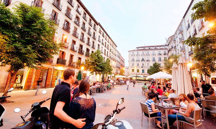 Una vuelta (o dos) por Chueca, el barrio madrileño más trendy y con más ambiente