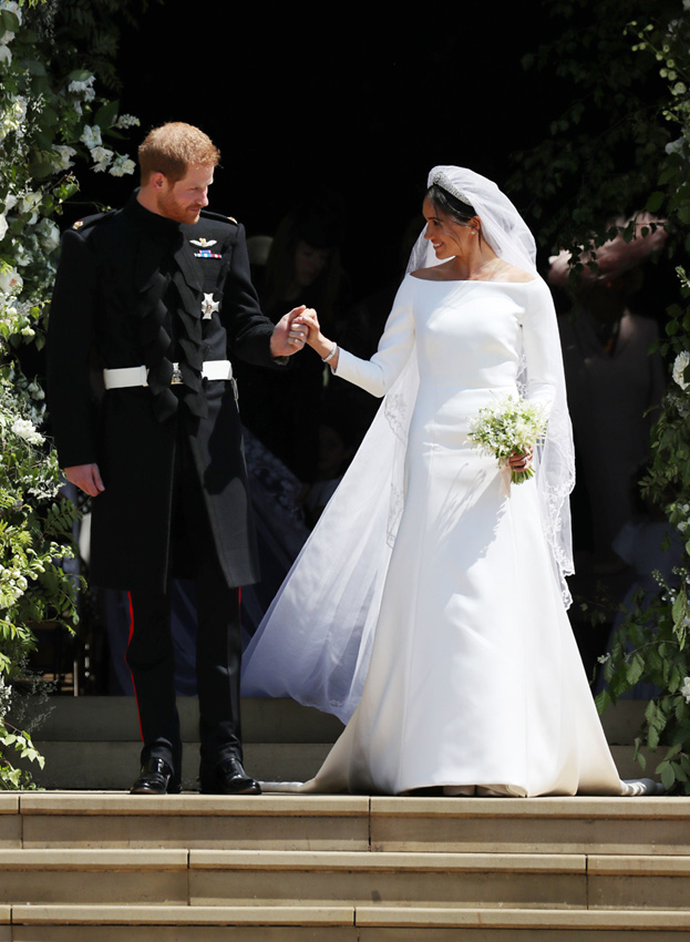 meghan-markle-vestido-harry-puerta