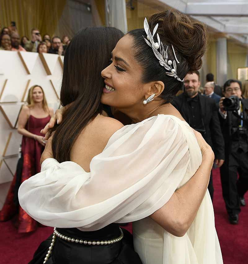 Oscars 2020: el encuentro de Penélope Cruz y Salma Hayek