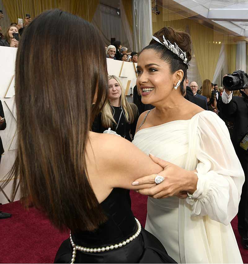 Oscars 2020: el encuentro de Penélope Cruz y Salma Hayek