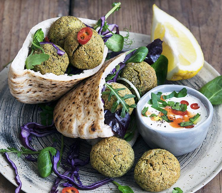 pita-de-hummus-y-falafel