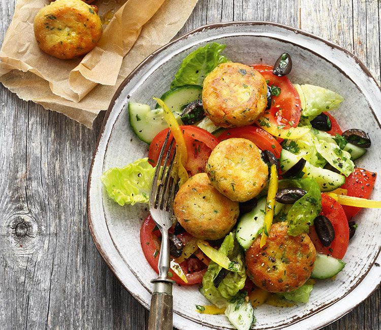 ensalada-griega-con-falafel