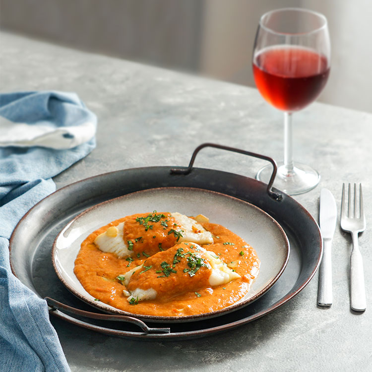 Bacalao confitado con salmorejo de mejillones