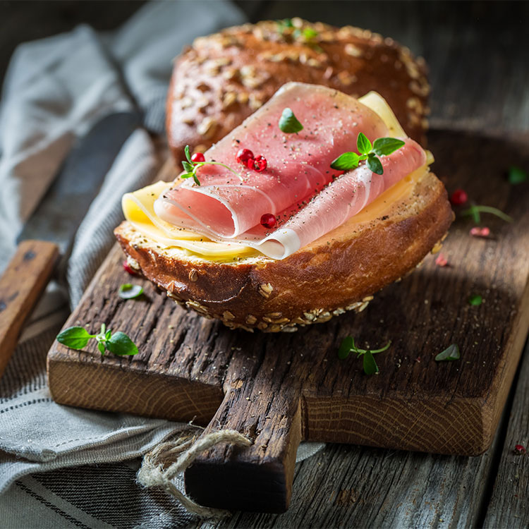 Bocatín de jamón serrano y queso