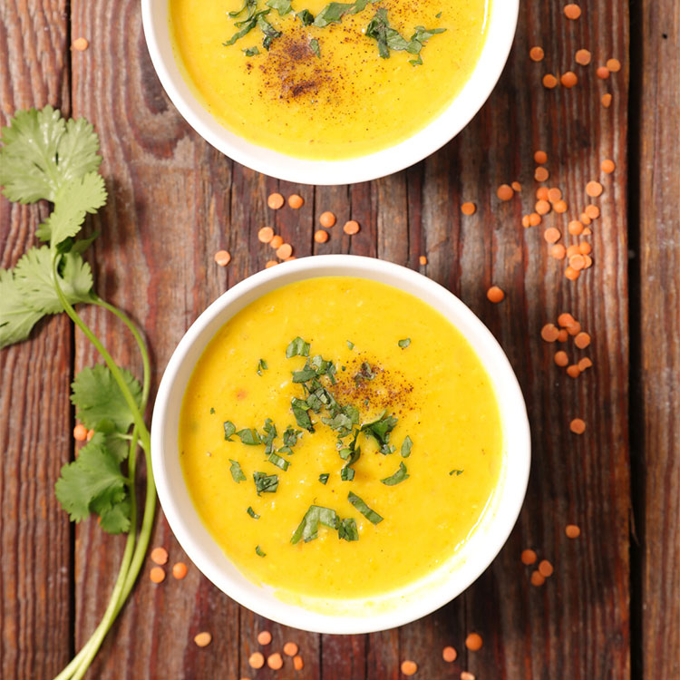 Crema de lentejas naranjas con cúrcuma