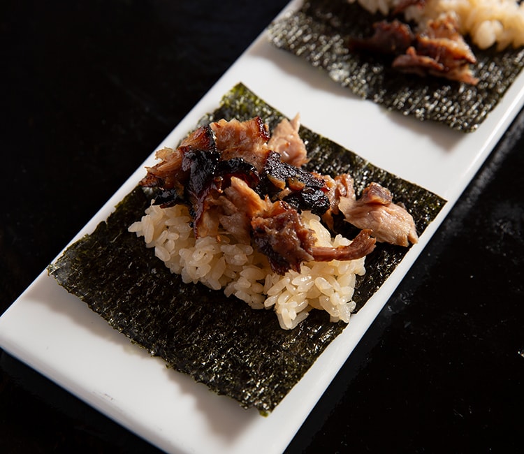 Temaki de parpatana de atún marinado con miso saikyo a la brasa y wasabi fresco