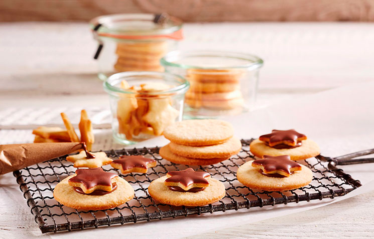 Galletas de mantequilla con estrella de chocolate