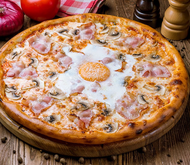 pizza-carbonara-con-huevo