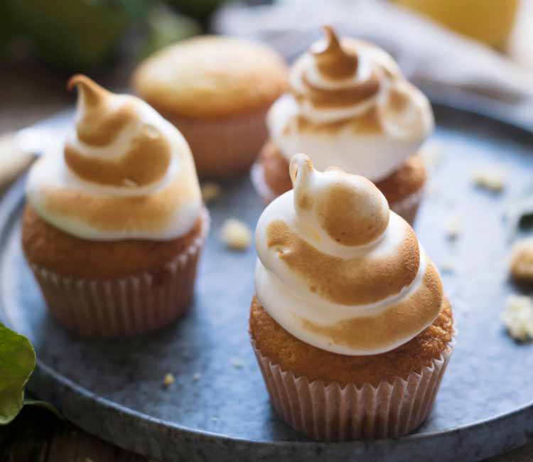 Muffins de limón con merengue (sin huevo)