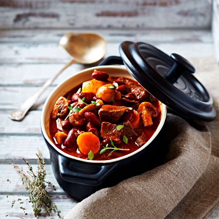 Goulash con verduras y champiñones