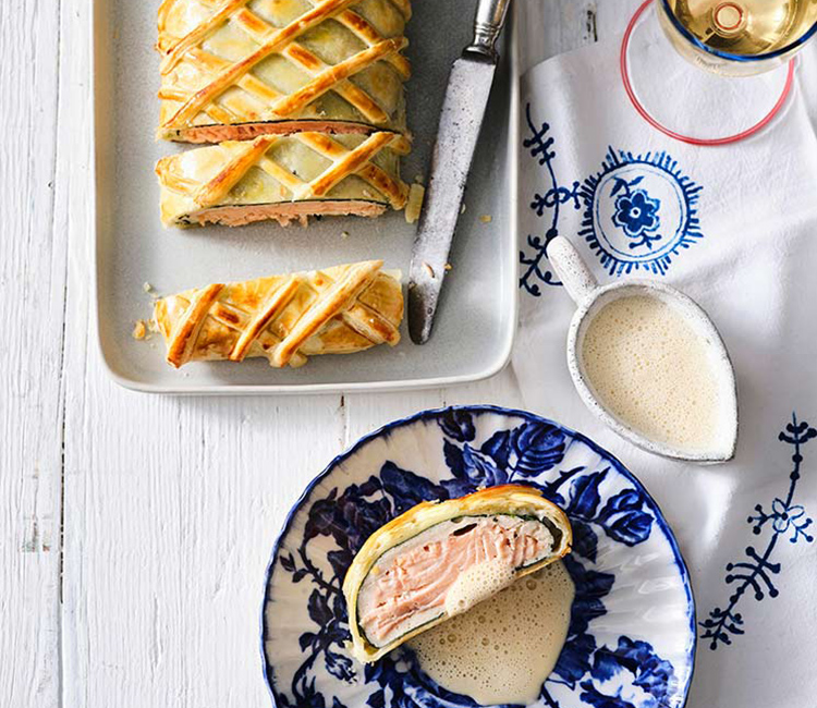 Salmón en hojaldre con salsa ‘beurre blanc’