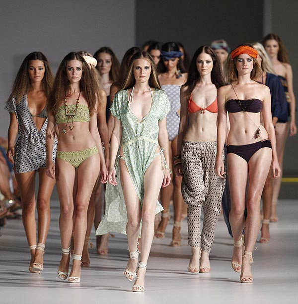 Arranca la pasarela Fashion con moda para primavera-verano