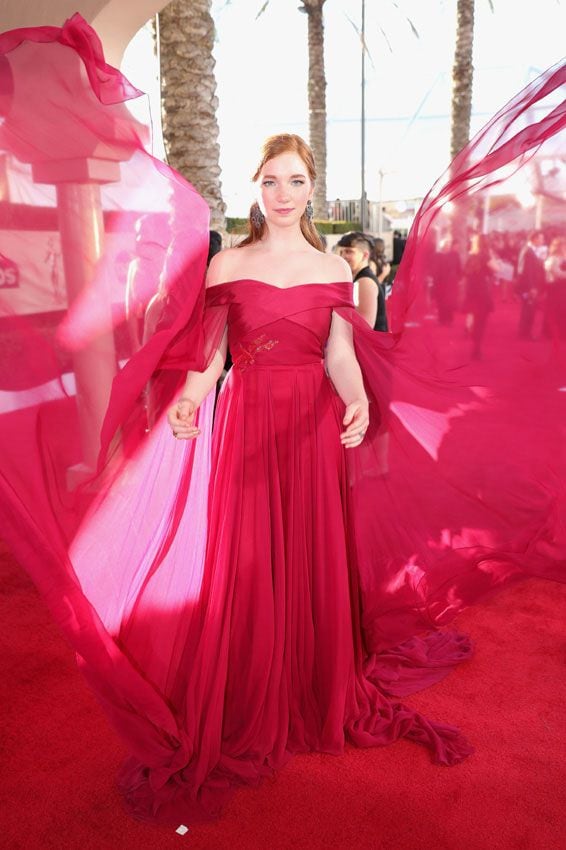 Resultado de imagen de premios sag 2017 looks sophia bush