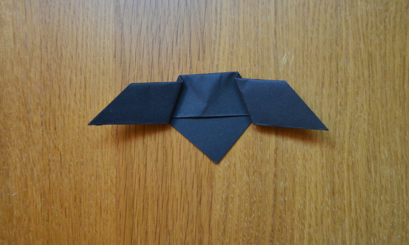paso seis de murciélago de papel