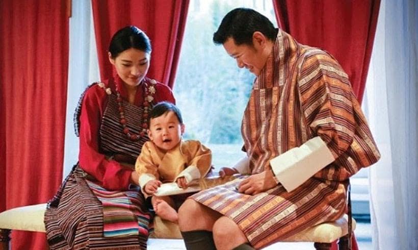 ¡Cómo ha crecido! Los Reyes de Bután muestran una nueva imagen de su hijo, el príncipe Gyalse