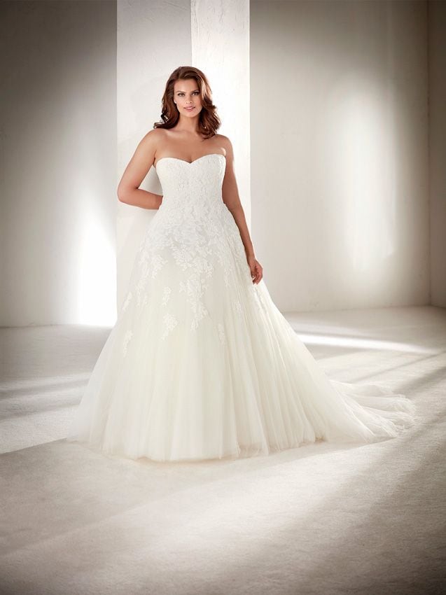 plus size pronovias