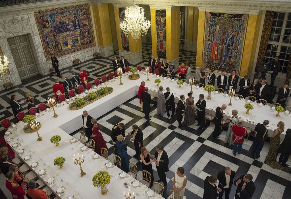 Resultado de imagen para invitados a la gala en el palacio