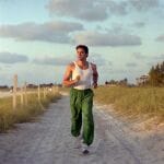 Hombre joven haciendo 'jogging'