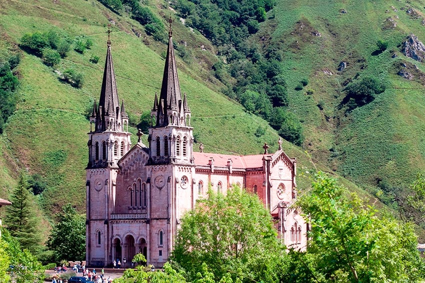 Basilica de Covadonga picos europa asturias