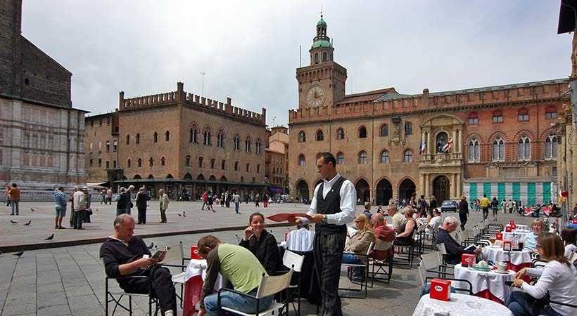 Bolonia-Piazza Maggiore-Cafe-Vittorio-Emanuele
