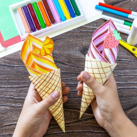 Manualidades: helados de papel fáciles para niños.