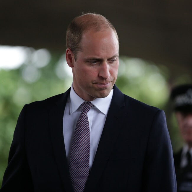 El Príncipe William rompió un protocolo real para abrazar a una de las víctimas del incendio en Londres