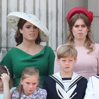 El contraste de estilos de las princesas Beatriz y Eugenia en 'Trooping the Colour'