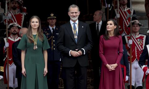 Queen Letizia and Princess Leonor coordinate in holiday colors