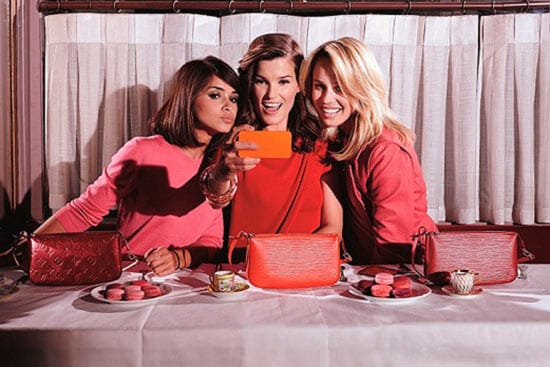 Las bloggers Hanneli, Elin y Miroslava, con los bolsos Mini Cross Body de Louis Vuitton