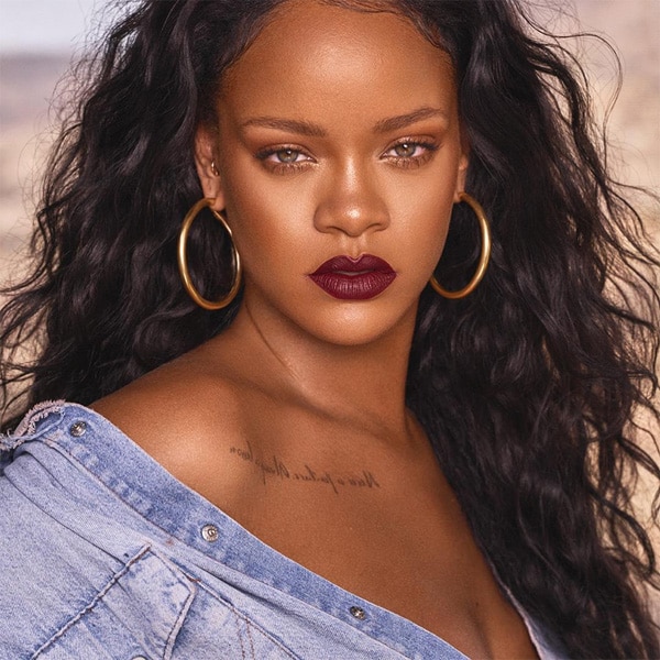 Rihanna quiere que brilles con el primer producto corporal de Fenty Beauty