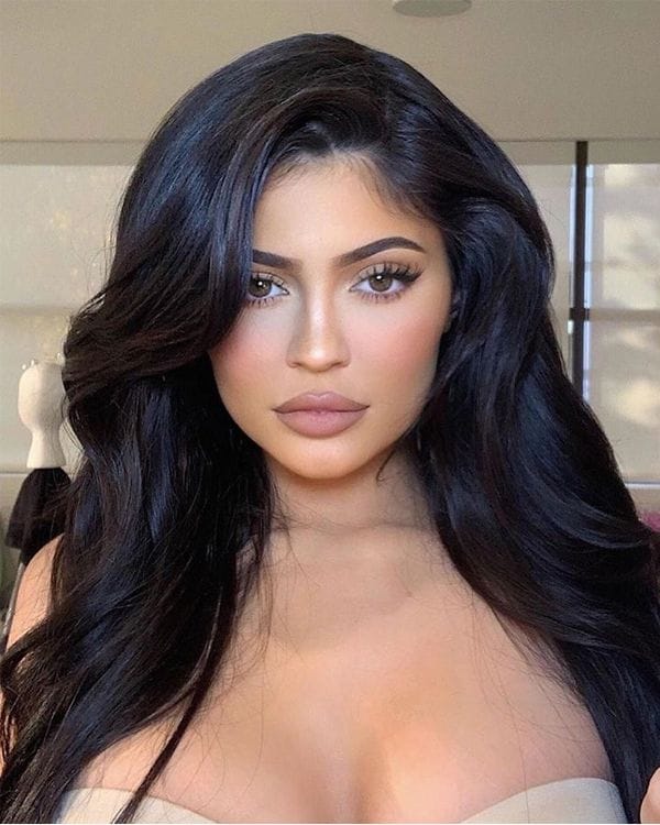 Según Kylie Jenner, solo necesitas este producto para conseguir el maquillaje natural de 2020