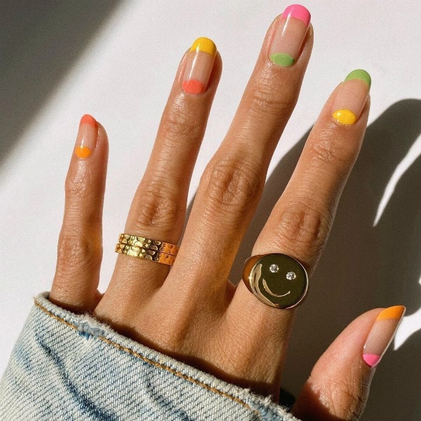 Con margaritas, emojis o tonos arcoíris: 10 nuevas manicuras que no son como las demás