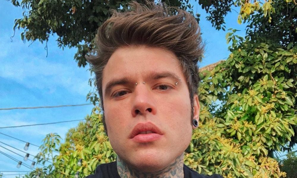 ¿Es Fedez o J Balvin? El italiano enloquece las redes con su cambio de look radical